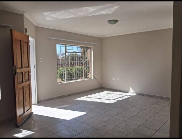 2 BEDROOM TOWNHOUSE FOR SALE IN MEYERVILLE